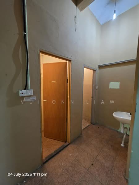 Kedai / Pejabat untuk Disewa di Bundusan Commercial Centre (Penampang) - Vui Onn Liaw - Bathroom - PropertyGuru.com.my