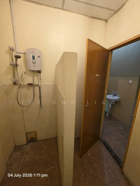 Kedai / Pejabat untuk Disewa di Bundusan Commercial Centre (Penampang) - Vui Onn Liaw - Bathroom - PropertyGuru.com.my