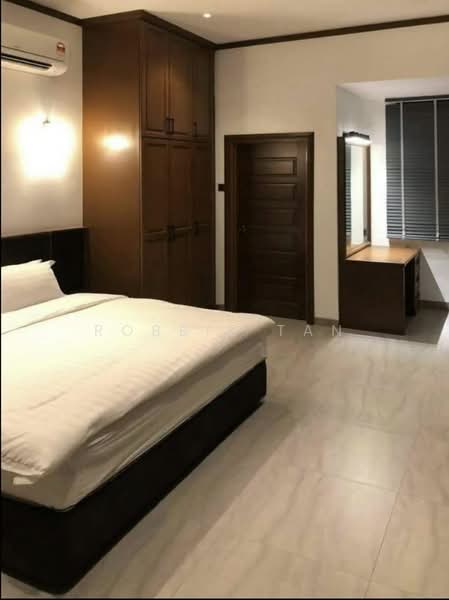 Rumah Banglo untuk Disewa di Bandar Seri Alam (Masai) - Robbie Tan - Bedroom - PropertyGuru.com.my