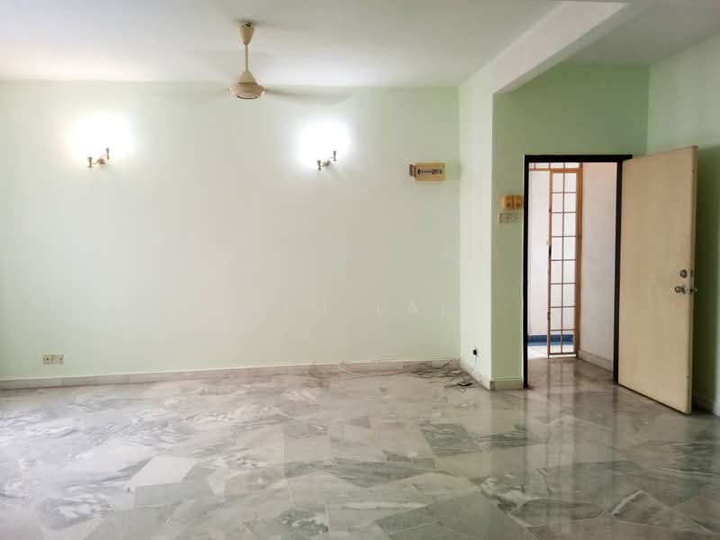 Apartment for Sale at Subang Perdana Goodyear Court 9 - Kim Lai - Living Room - PropertyGuru.com.my