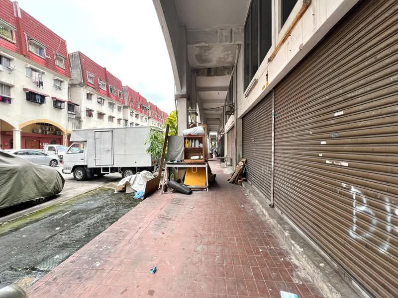 Shop for Rent in Taman Sri Sentosa (Jalan Klang Lama (Old Klang Road)) - Keanu Tan - Exterior - PropertyGuru.com.my