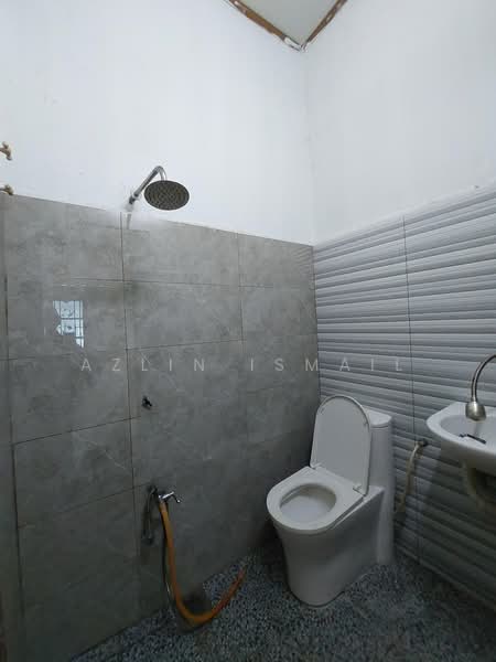 Terraced House for Sale in Taman Johan Setia (Klang) - Azlin Ismail - Bathroom - PropertyGuru.com.my
