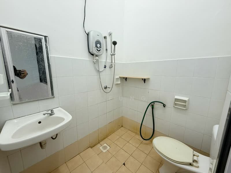 1-storey Terraced House for Rent in Taman Puteri Wangsa (Ulu Tiram) - YC Fung - Bathroom - PropertyGuru.com.my