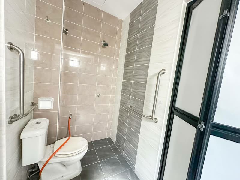 Bungalow for Sale in Taman Tasik Semenyih (Semenyih) - Mohd Faizal - Bathroom - PropertyGuru.com.my