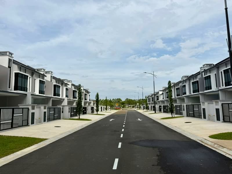 Rumah Teres 2 Tingkat untuk Dijual di Taman Mount Austin (Tebrau) - Jeffrey Lim - Exterior - PropertyGuru.com.my