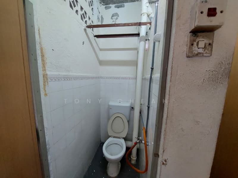 Flat for Sale at Taman Terubong Indah (Majestic Heights) - Tony Cheah - Bathroom - PropertyGuru.com.my