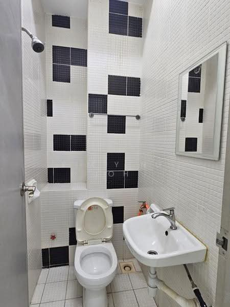Kediaman Servis untuk Disewa di The Sky Executive Suites - Kim Yeng Loh - Bathroom - PropertyGuru.com.my