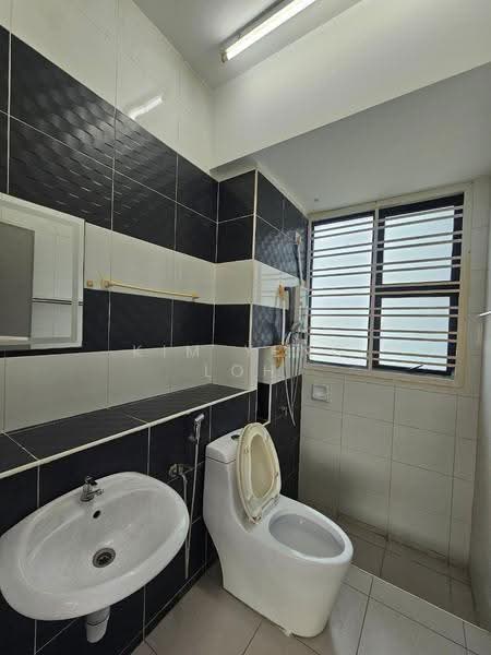 Kediaman Servis untuk Disewa di The Sky Executive Suites - Kim Yeng Loh - Bathroom - PropertyGuru.com.my