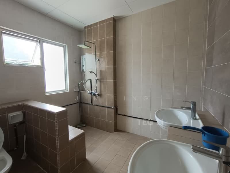 Rumah Bandar untuk Disewa di Kota Kemuning (Shah Alam) - Jim Ling - Bathroom - PropertyGuru.com.my