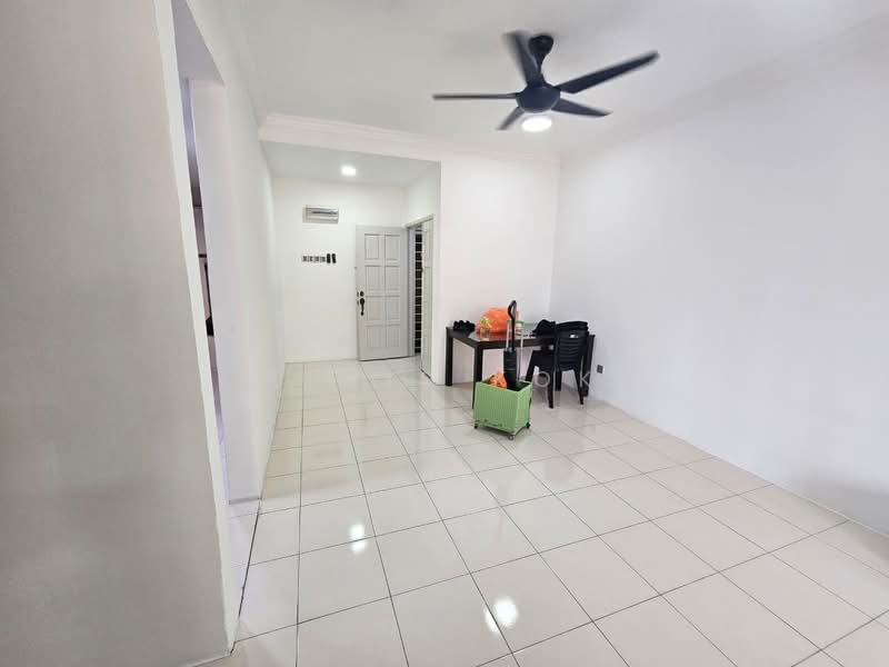 Pangsapuri untuk Dijual di Melur Apartment - Elvis Kok - Living Room - PropertyGuru.com.my