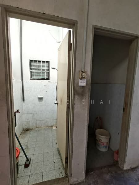 Rumah Teres 1 Tingkat untuk Dijual di Taman Sri Aman (Yong Peng) - Celine Chai - Bathroom - PropertyGuru.com.my