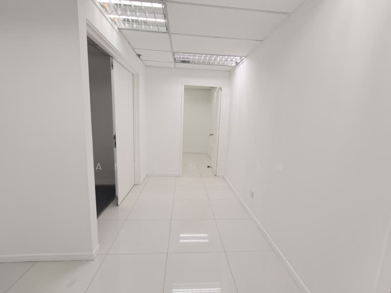 Pejabat untuk Disewa di KLCC (KL City Centre) - Anthony Tew - Corridor - PropertyGuru.com.my