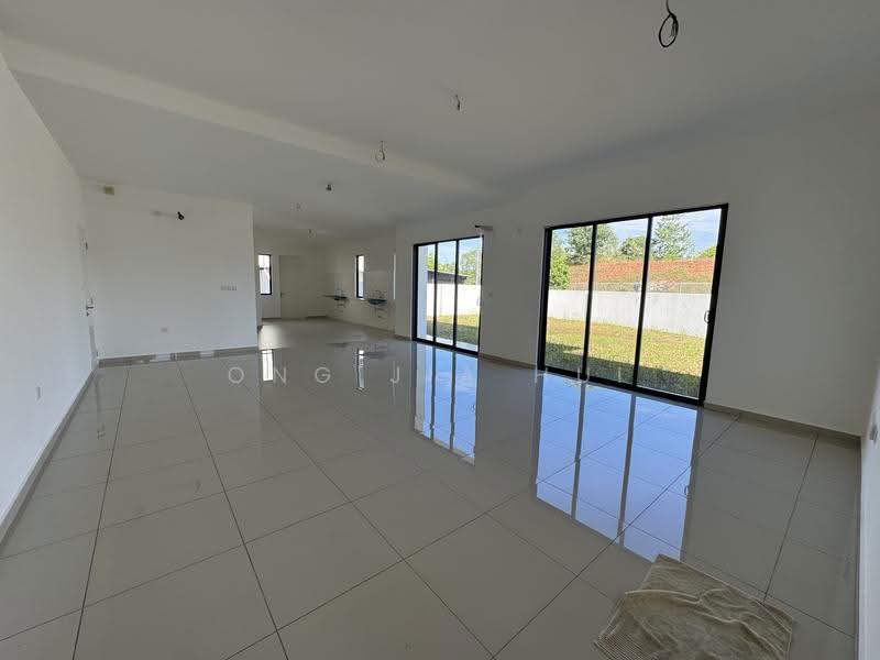 2-storey Terraced House for Sale in Resort Home Hijayu Ara Sendayan (Bandar Sri Sendayan) - Ong Jia Hui - Living Room - PropertyGuru.com.my