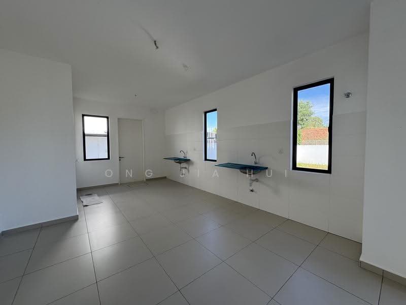 2-storey Terraced House for Sale in Resort Home Hijayu Ara Sendayan (Bandar Sri Sendayan) - Ong Jia Hui - Kitchen - PropertyGuru.com.my