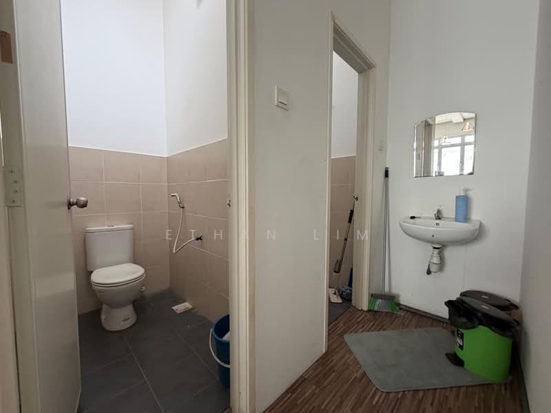 Kedai / Pejabat untuk Disewa di Setia Tropika (Johor Bahru) - Ethan Lim - Bathroom - PropertyGuru.com.my