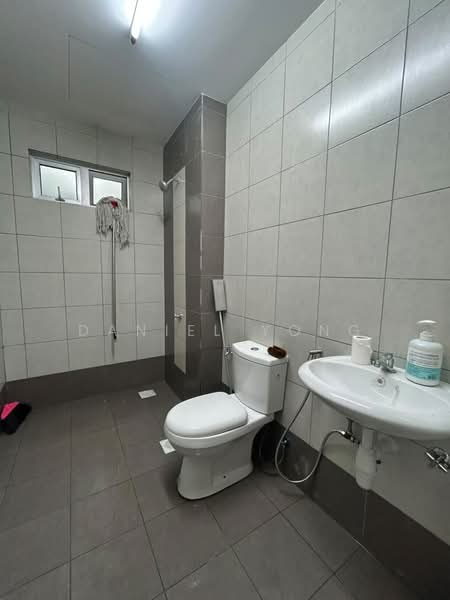 Servis Apartment untuk Disewa di One 49 Residence - Daniel Yong - Bathroom - PropertyGuru.com.my
