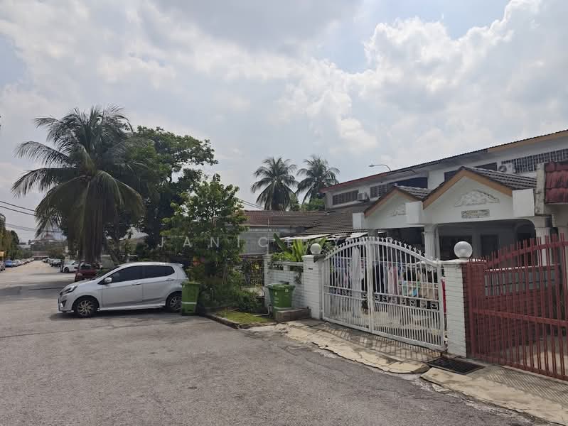 1-storey Terraced House for Sale in Sri Petaling (Kuala Lumpur) - Janice Yap - Exterior - PropertyGuru.com.my
