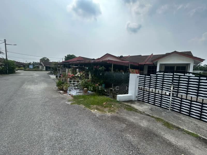 1-storey Terraced House for Sale in Parit Raja (Johor) - Celine Chai - Exterior - PropertyGuru.com.my