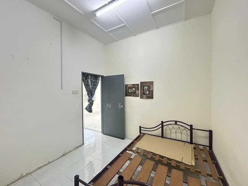 1-storey Terraced House for Sale in Parit Raja (Johor) - Celine Chai - Bedroom - PropertyGuru.com.my