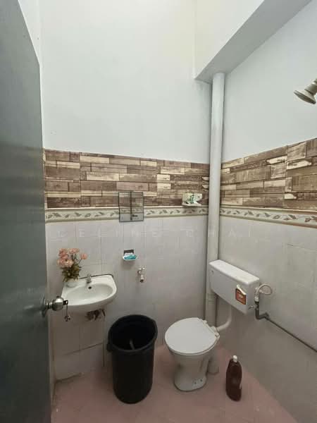 1-storey Terraced House for Sale in Parit Raja (Johor) - Celine Chai - Bathroom - PropertyGuru.com.my