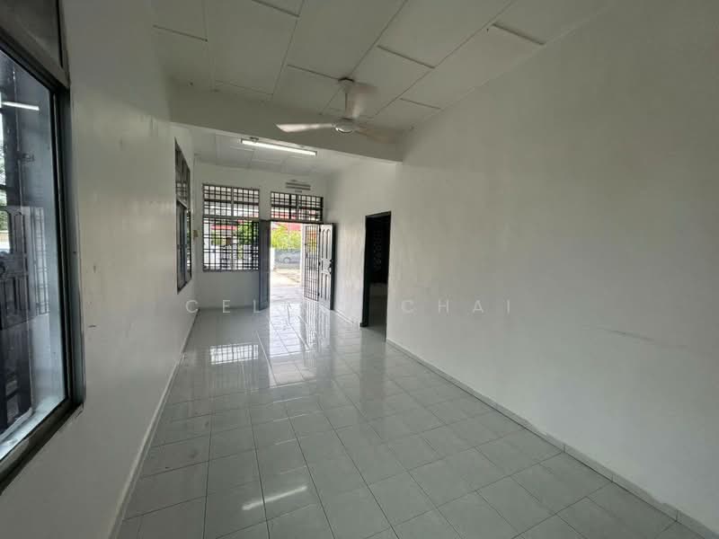 1-storey Terraced House for Sale in Parit Raja (Johor) - Celine Chai - Living Room - PropertyGuru.com.my