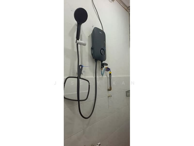 Semi-Detached House for Rent in Alor Akar (Kuantan) - Jessey Kan - Bathroom - PropertyGuru.com.my