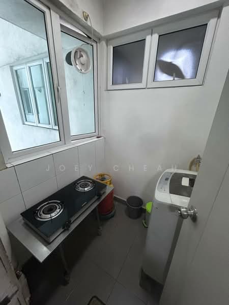 Condominium for Rent at Gardens Ville - Joey Cheah - Kitchen - PropertyGuru.com.my