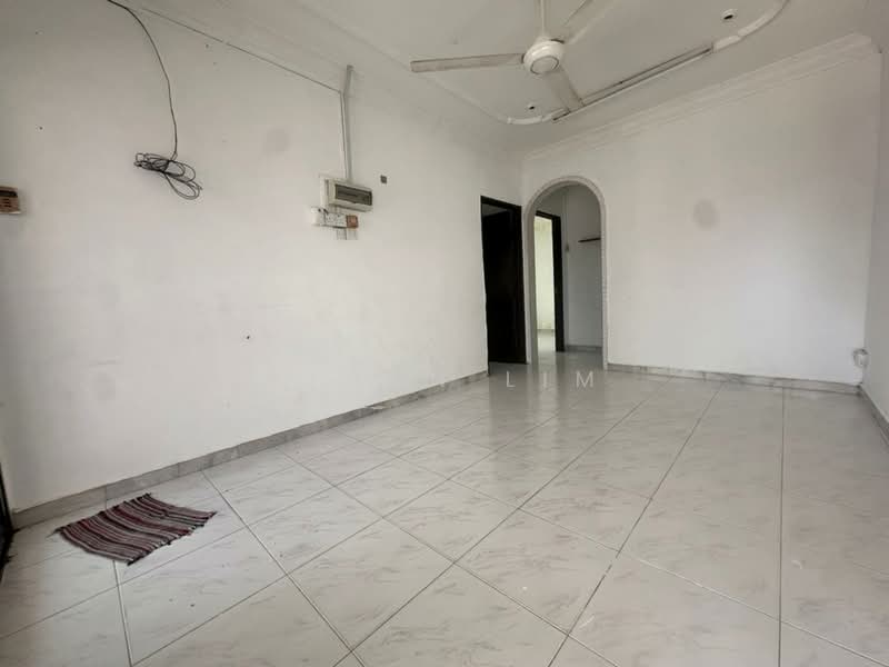 1-storey Terraced House for Sale in Taman Universiti (Skudai) - Ethan Lim - Living Room - PropertyGuru.com.my