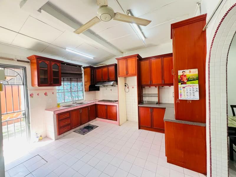 1-storey Terraced House for Sale in Bandar Kinrara Seksyen 1 (Bandar Kinrara) - Yasmin Sulaiman - Kitchen - PropertyGuru.com.my