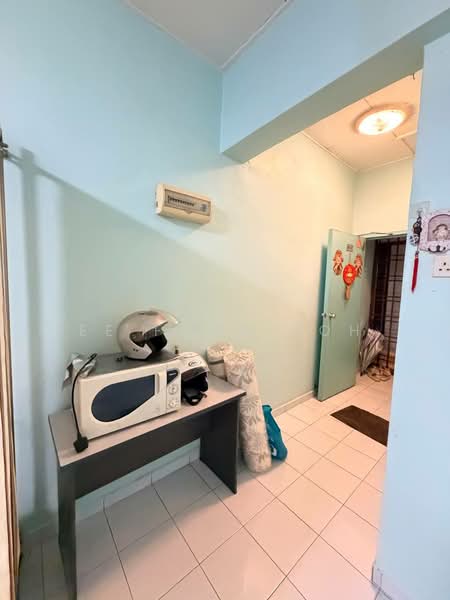 Pangsapuri untuk Dijual di Sri Kenari Apartment - Ee Fong Toh - Entrance - PropertyGuru.com.my