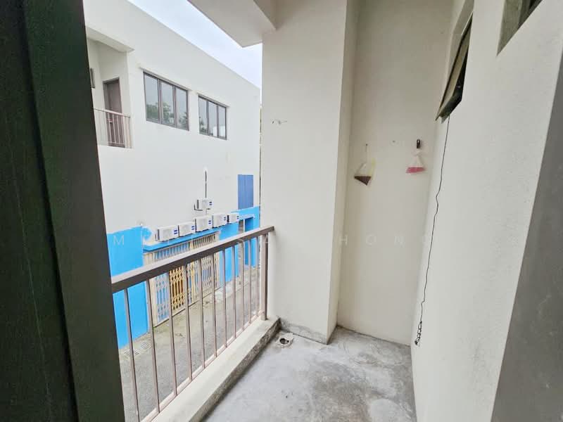 Kedai / Pejabat untuk Disewa di Telok Panglima Garang (Selangor) - Melissa Chong - Balcony - PropertyGuru.com.my