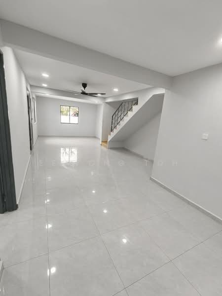 Rumah Teres 2 Tingkat untuk Dijual di Taman Bukit Jaya (Ulu Tiram) - Ee Fong Toh - Living Room - PropertyGuru.com.my