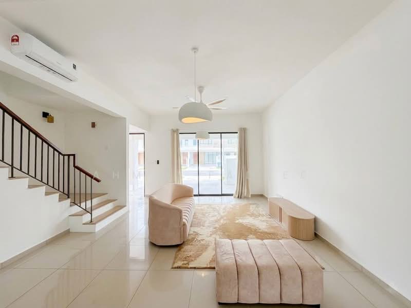 Rumah Teres 2 Tingkat untuk Disewa di Bandar Gamuda Cove (Dengkil) - Ahmad Fadlee - Living Room - PropertyGuru.com.my