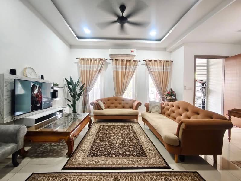 2-storey Terraced House for Rent in Cyberjaya (Selangor) - Ahmad Fadlee - Living Room - PropertyGuru.com.my