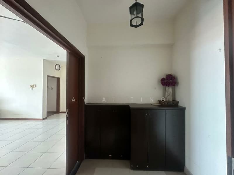 Pangsapuri untuk Dijual di Molek Pine 1 - Tay Ai Ting - Entrance - PropertyGuru.com.my
