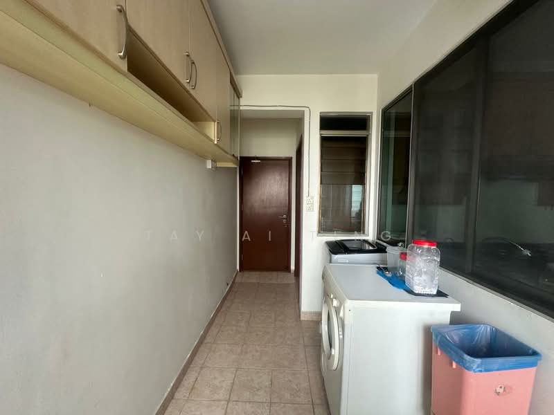 Pangsapuri untuk Dijual di Molek Pine 1 - Tay Ai Ting - Corridor - PropertyGuru.com.my
