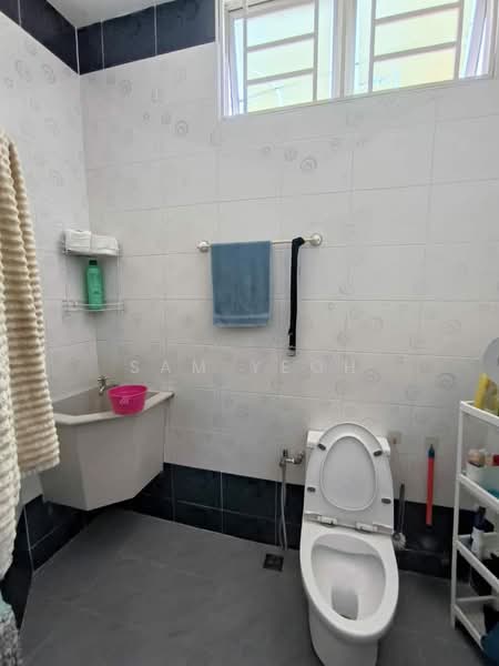 2-storey Terraced House for Sale in Pantai Jerejak (Bayan Lepas) - Sam Yeoh - Bathroom - PropertyGuru.com.my
