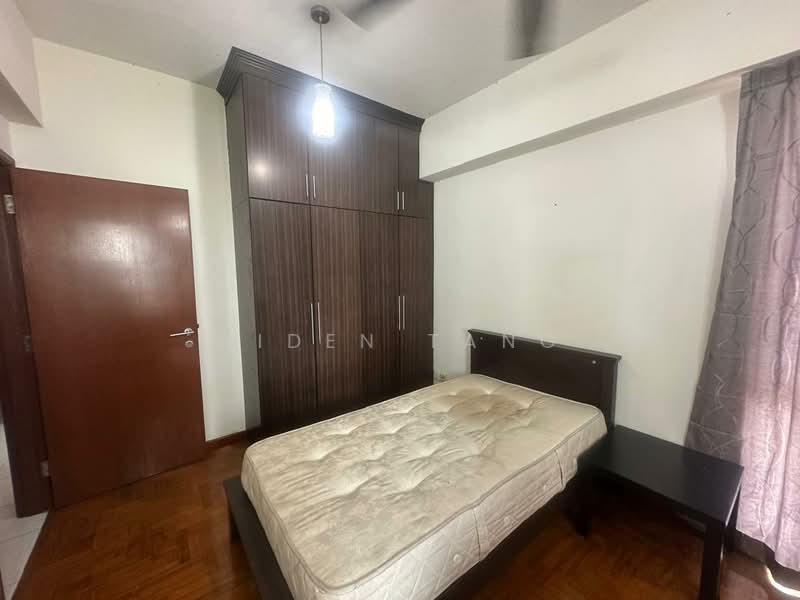 Pangsapuri untuk Dijual di Molek Pine 1 - Aiden Tang - Bedroom - PropertyGuru.com.my