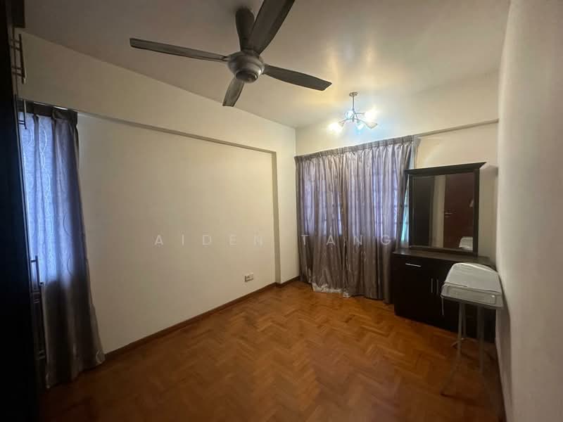 Pangsapuri untuk Dijual di Molek Pine 1 - Aiden Tang - Bedroom - PropertyGuru.com.my