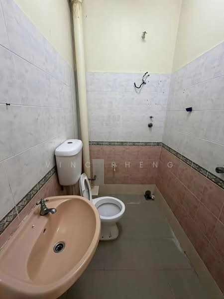 2-storey Terraced House for Sale in Bukit Beruang (Bukit Baru) - Vinc Pheng - Bathroom - PropertyGuru.com.my