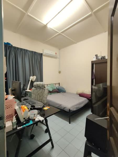 Rumah Teres 1 Tingkat untuk Dijual di Taman Johor Jaya (Johor Bahru) - Ee Fong Toh - Bedroom - PropertyGuru.com.my