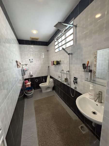 Rumah Teres 2 Tingkat untuk Disewa di Taman Ipoh Selatan (Ipoh) - Megan Chee - Bathroom - PropertyGuru.com.my
