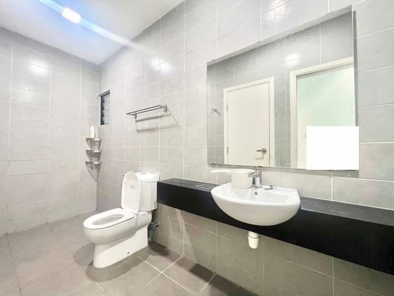 Rumah Teres 2 Tingkat untuk Dijual di U12, Taman Cahaya Alam (Shah Alam) - Hazeman Omar - Bathroom - PropertyGuru.com.my
