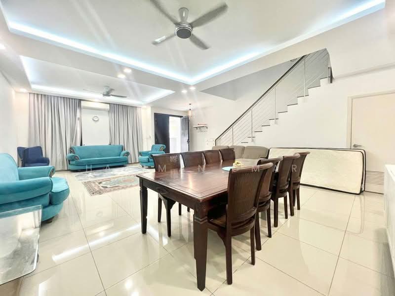 Rumah Teres 2 Tingkat untuk Dijual di U12, Taman Cahaya Alam (Shah Alam) - Hazeman Omar - Living Room - PropertyGuru.com.my