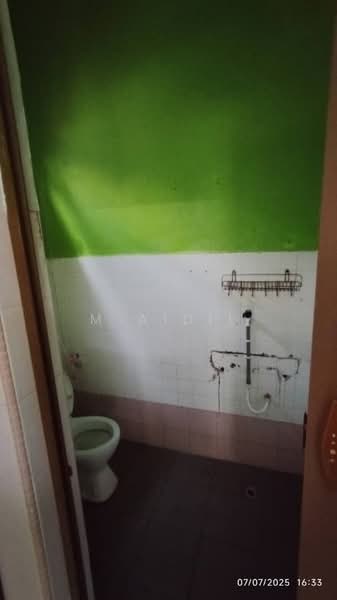 1-storey Terraced House for Sale in Taman Universiti (Skudai) - M Aidil - Bathroom - PropertyGuru.com.my