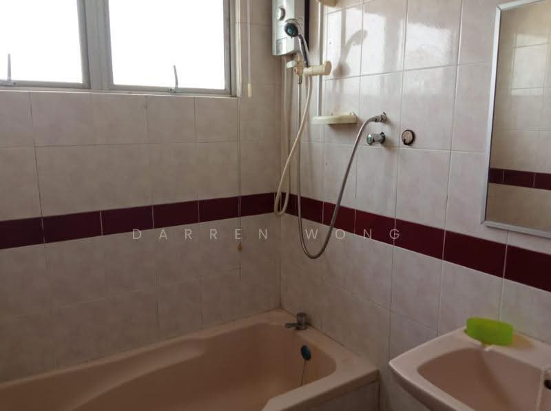 Kondominium untuk Disewa di Endah Regal Condominium - DARREN WONG - Bathroom - PropertyGuru.com.my
