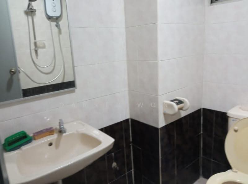 Kondominium untuk Disewa di Endah Regal Condominium - DARREN WONG - Bathroom - PropertyGuru.com.my