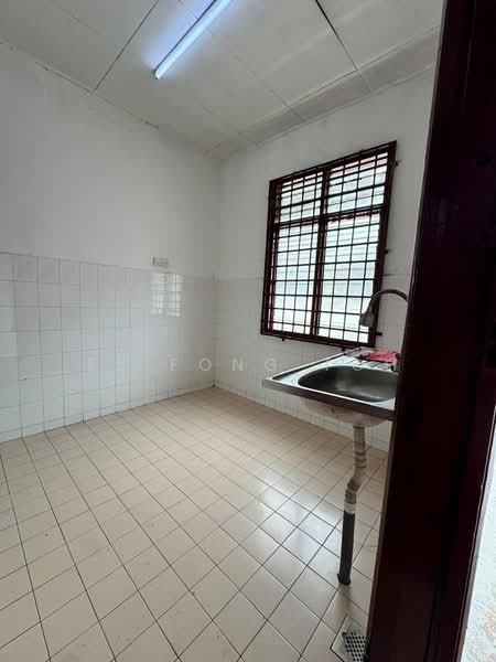 Rumah Teres 1 Tingkat untuk Dijual di Taman Puteri Wangsa (Ulu Tiram) - Ee Fong Toh - Kitchen - PropertyGuru.com.my