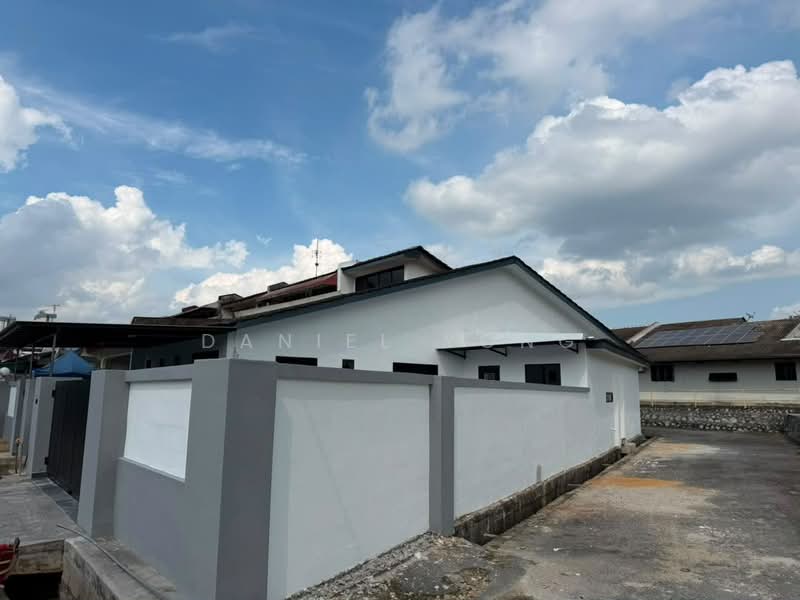 Rumah Teres 1 Tingkat untuk Dijual di Taman Suria (Johor Bahru) - Daniel Yong - Exterior - PropertyGuru.com.my