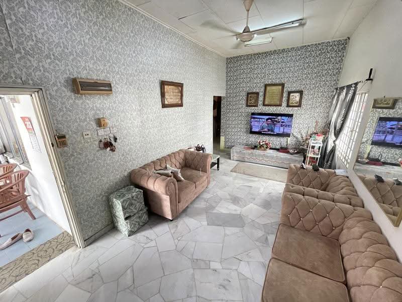Rumah Teres 1.5-Tingkat untuk Dijual di Taman Sri Melati (Selayang) - MY Loh - Living Room - PropertyGuru.com.my